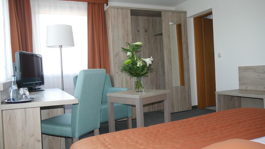 Komfort Hotel لودفيغسبرغ المظهر الخارجي الصورة